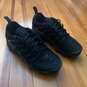 Nike Air Vapormax Plus Sneakers (Black)